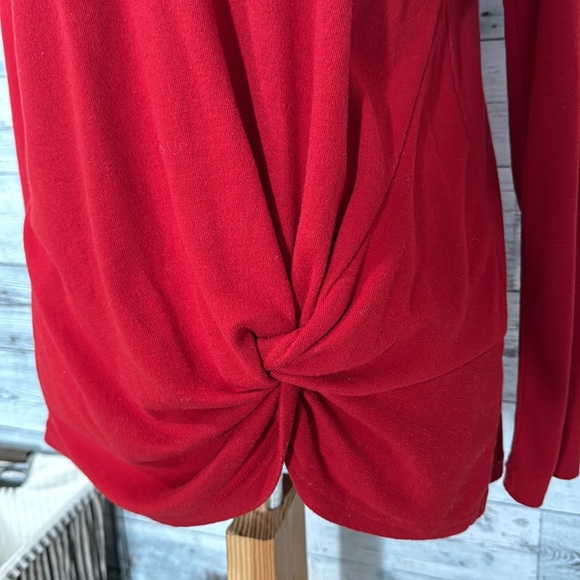 RED CRISS CROSS V-NECK TOP WITH TWIST FRONT❤️❤️ - Picture 5 of 9